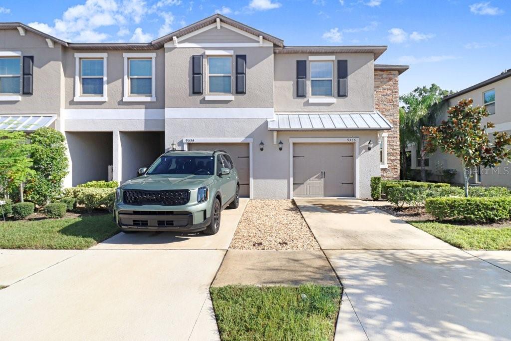 9536 Pembrooke Pines Dr, Sun City Center, FL 33573