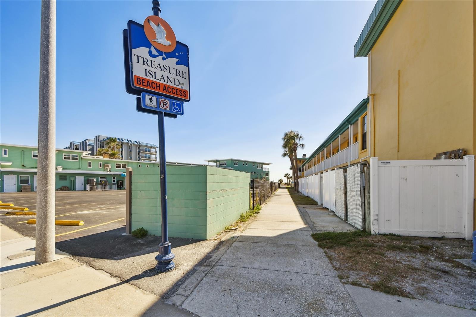 152 117th Ave, Treasure Island, FL 33706