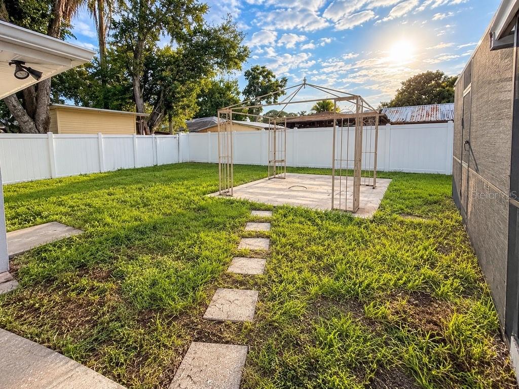 6610 Ambassador Dr, Tampa, FL 33615