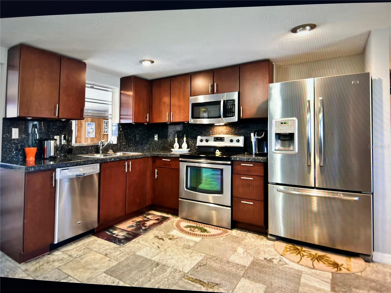 2203 Riomar Dr, Holiday, FL 34691