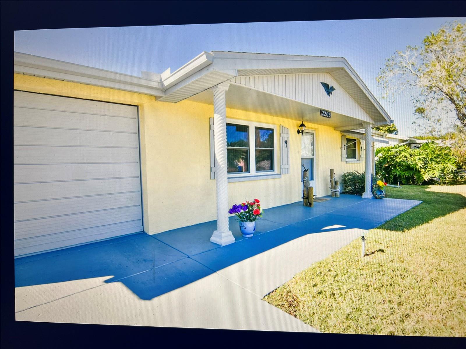 2203 Riomar Dr, Holiday, FL 34691