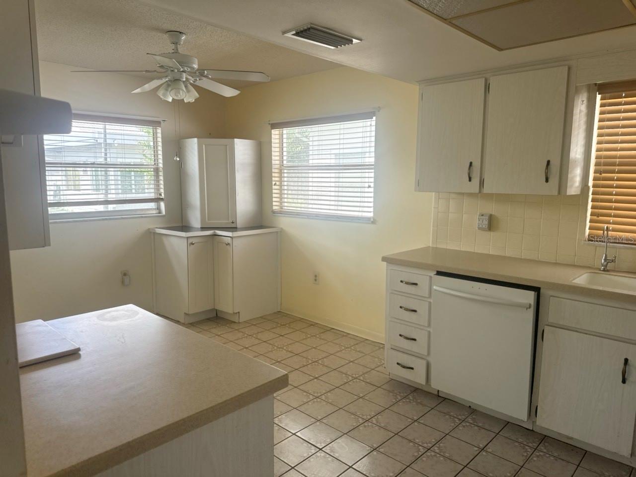 5460 Lemon Tree Ln N, Pinellas Park, FL 33782