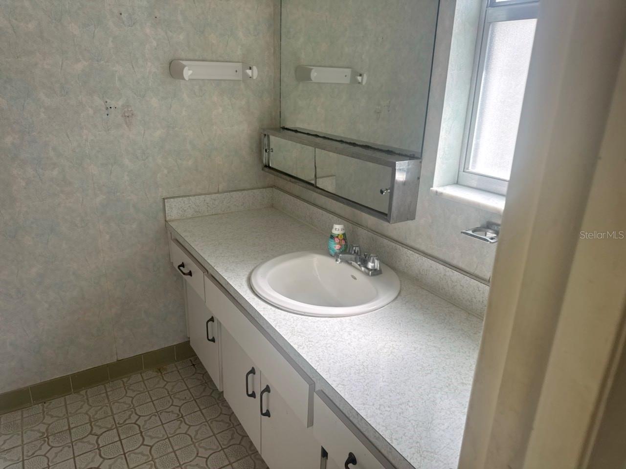 5460 Lemon Tree Ln N, Pinellas Park, FL 33782