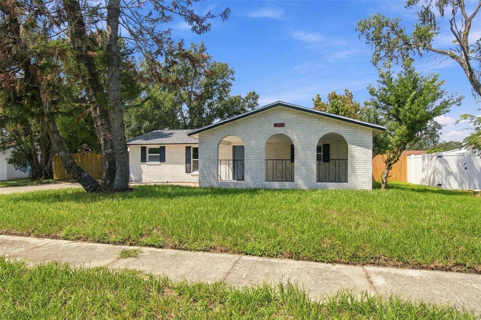 802 Walnut Dr, Seffner, FL 33584