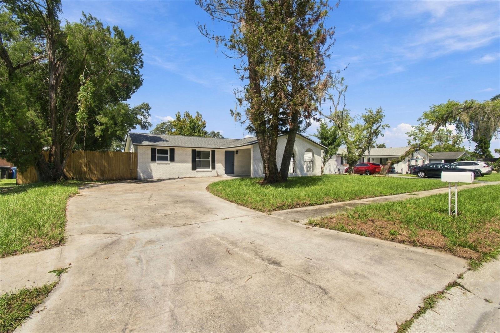 802 Walnut Dr, Seffner, FL 33584