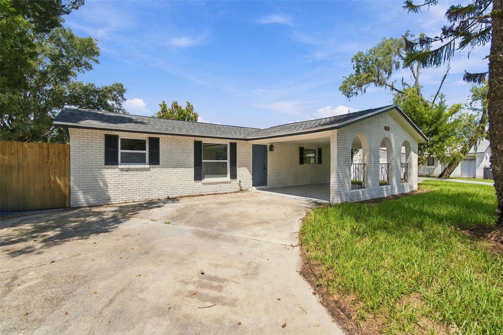 802 Walnut Dr, Seffner, FL 33584