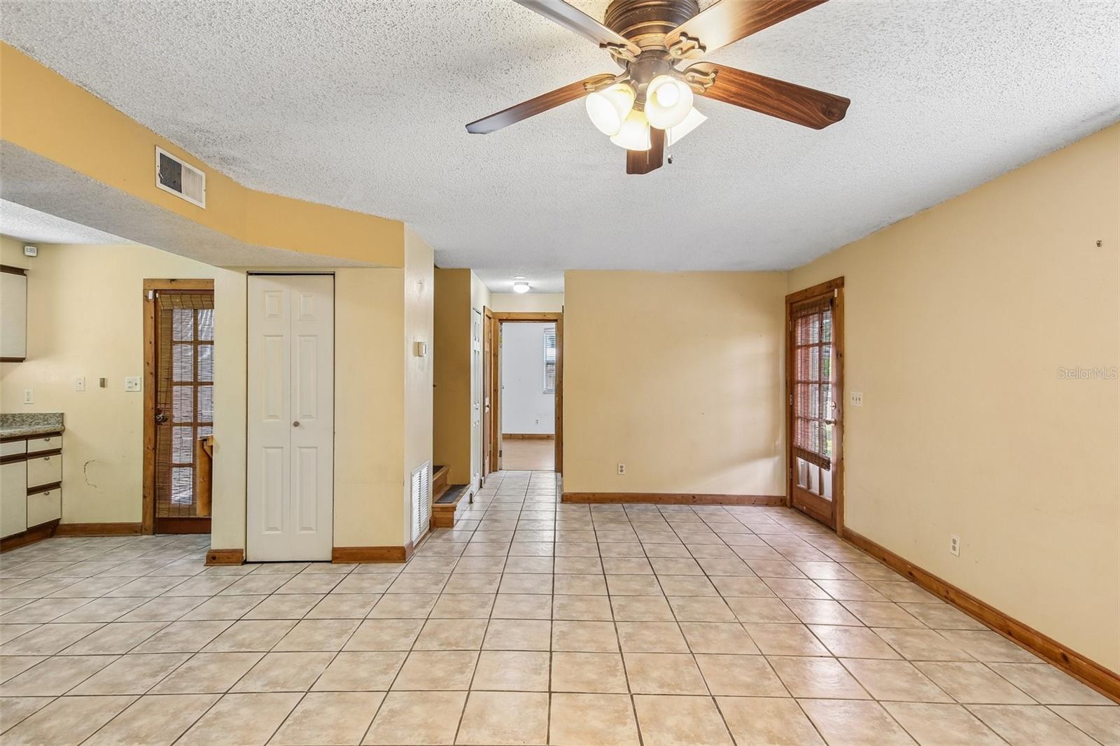2702 49th St S, Gulfport, FL 33707