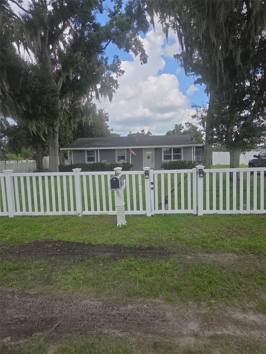 330 Moccasin Hollow Rd, Lithia, FL 33547