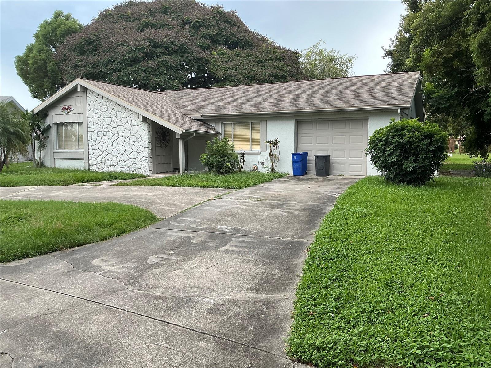 3900 Edgemont Dr, New Port Richey, FL 34652