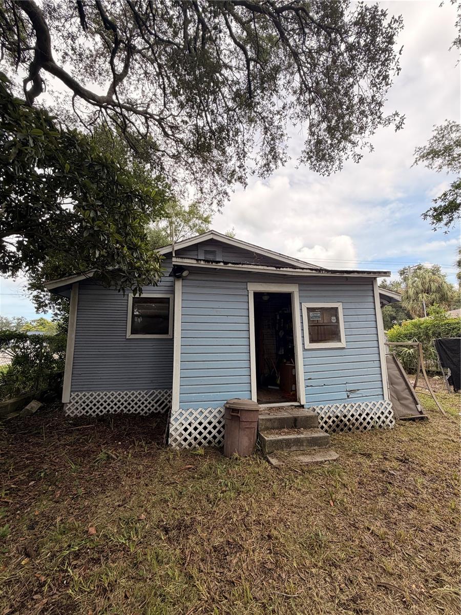 2907 E Lake Ave, Tampa, FL 33610