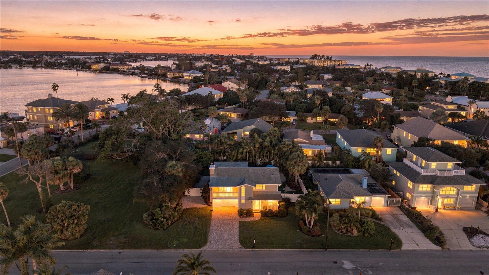 112 6th St, Belleair Beach, FL 33786