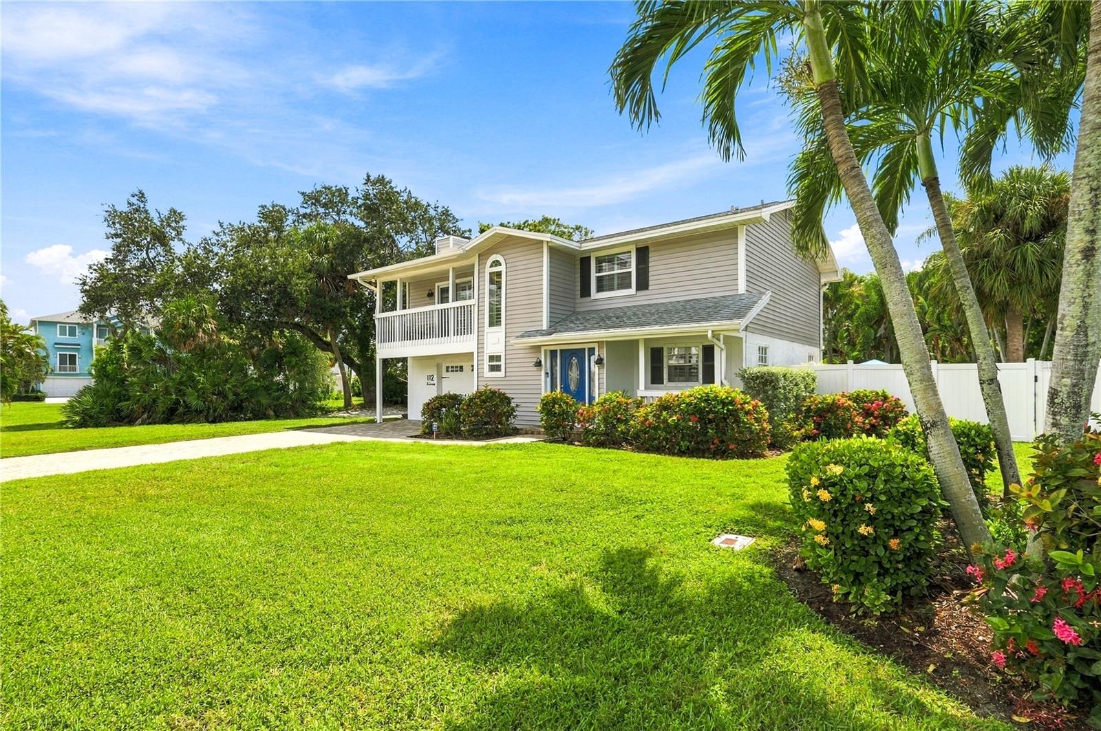 112 6th St, Belleair Beach, FL 33786