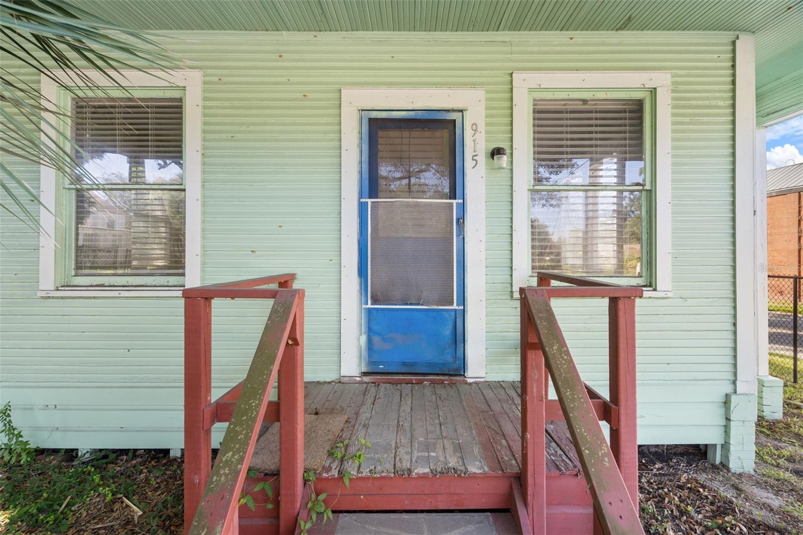 915 E Sitka St, Tampa, FL 33604