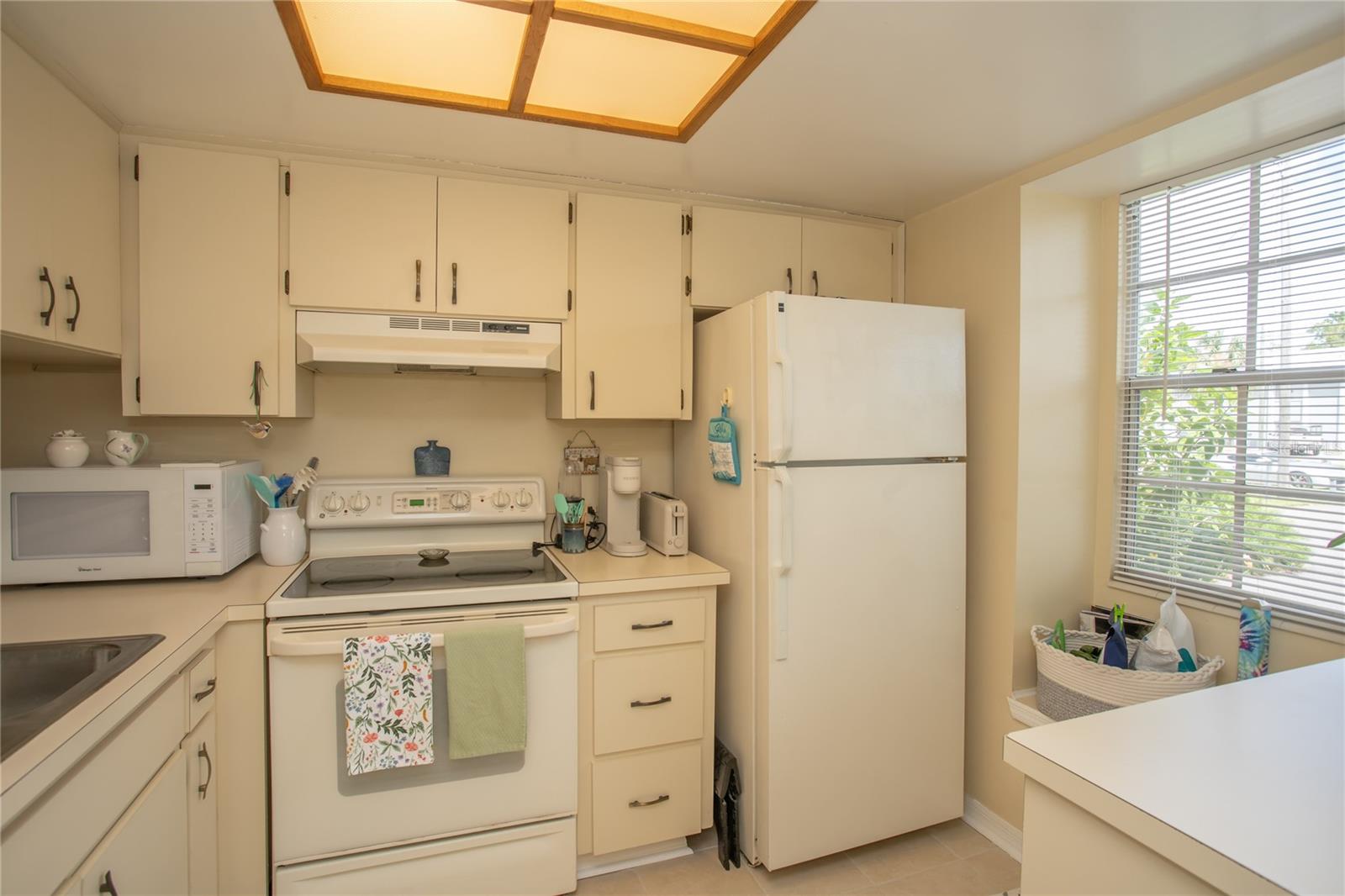366 47th Ave N #2, St Petersburg, FL 33703