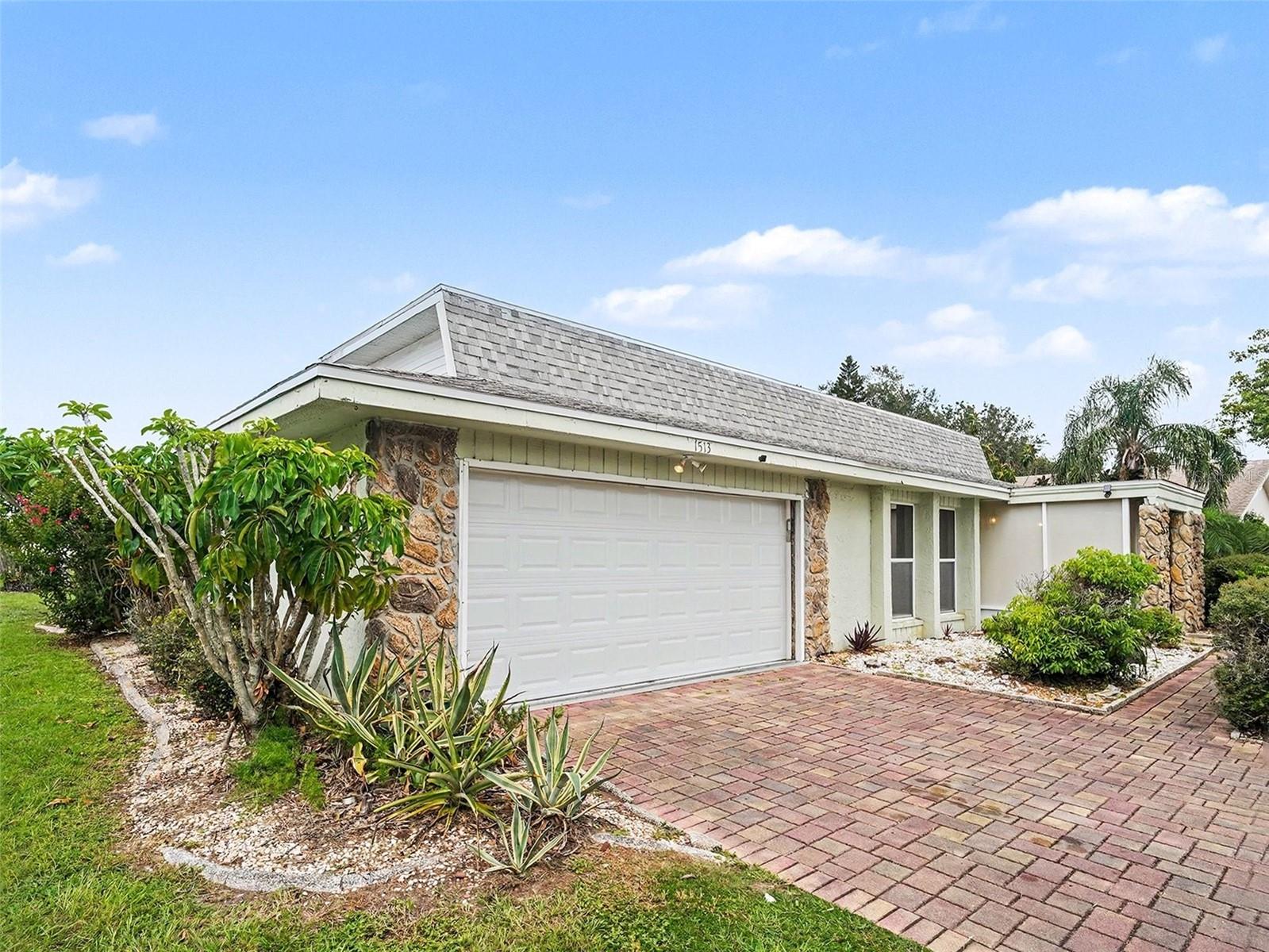 1513 New Bedford Dr, Sun City Center, FL 33573