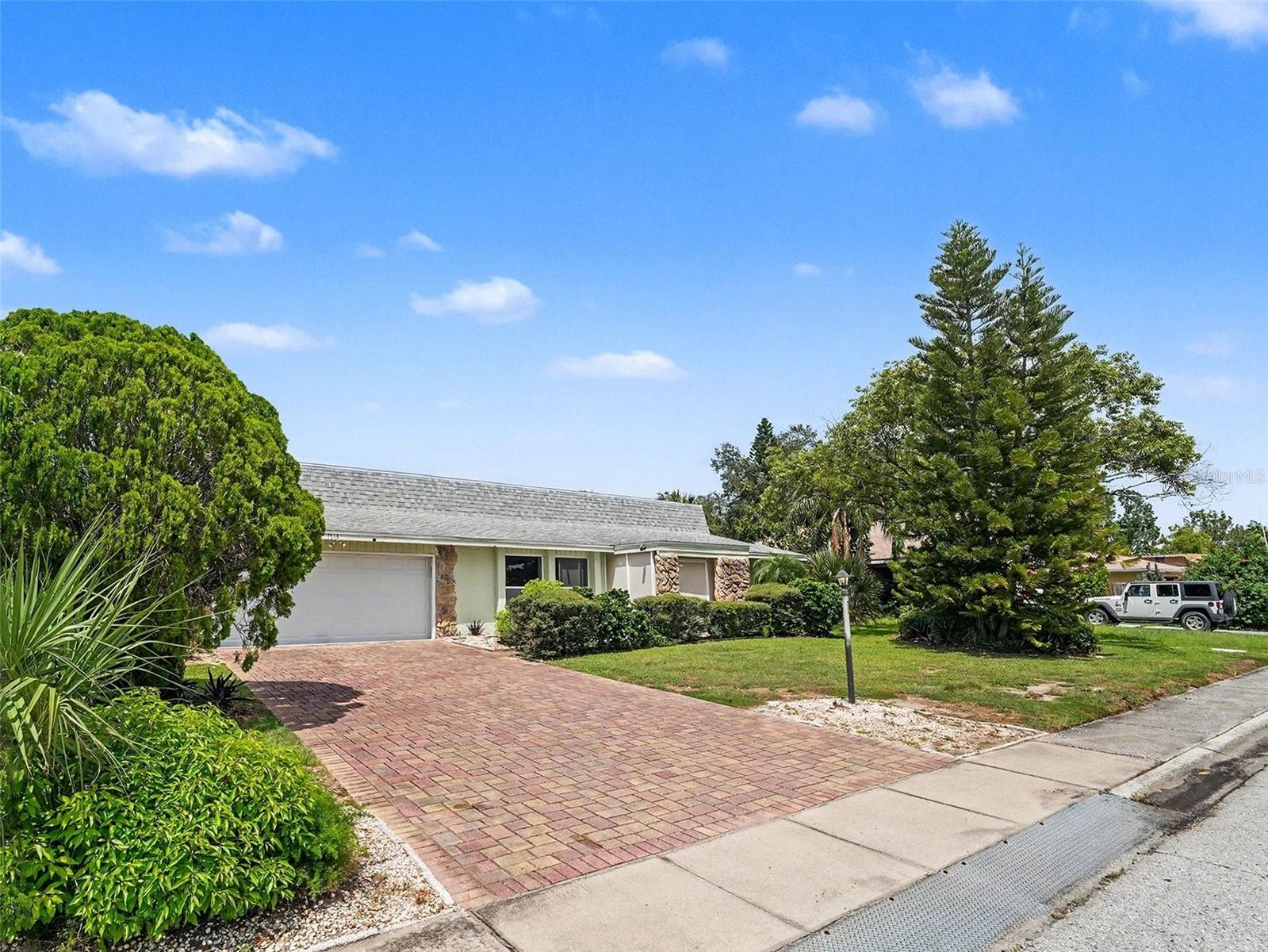 1513 New Bedford Dr, Sun City Center, FL 33573