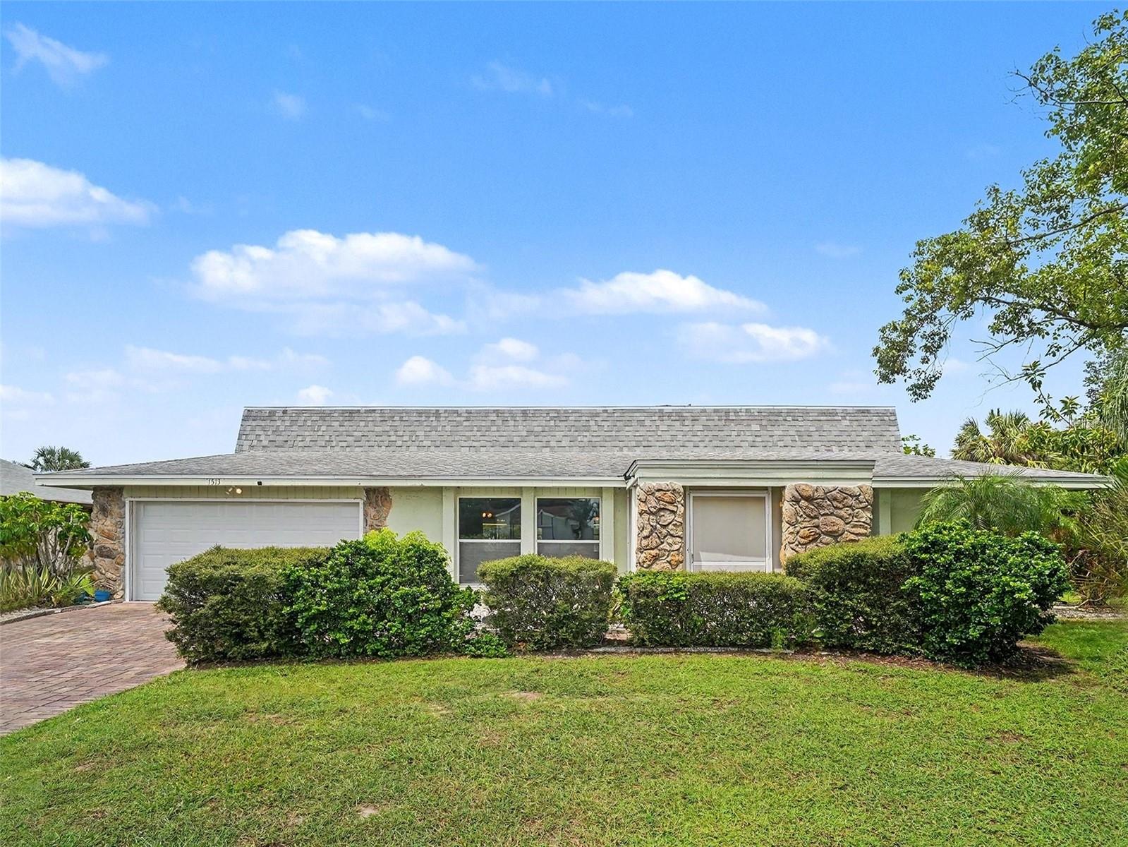 1513 New Bedford Dr, Sun City Center, FL 33573