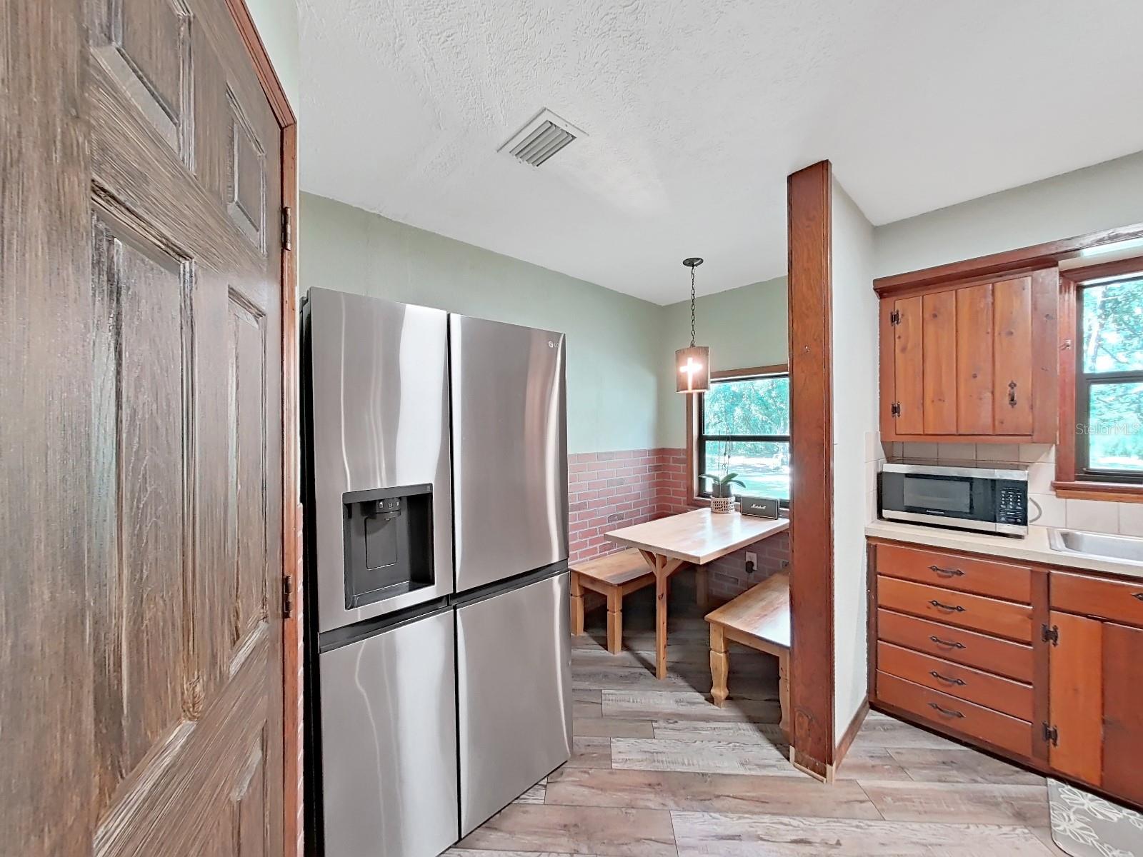 6075 Country Club Rd, Zephyrhills, FL 33544