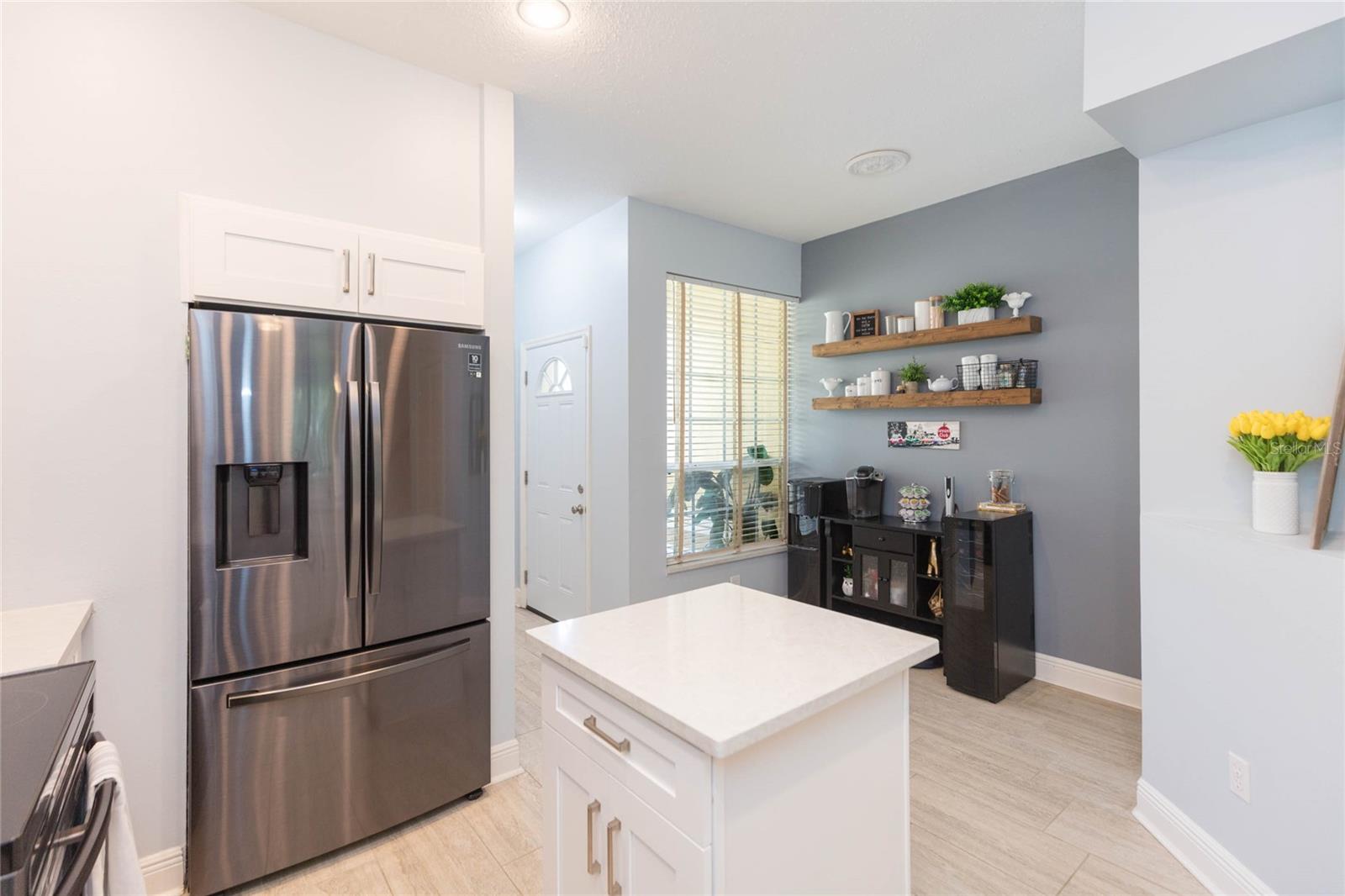 1050 Starkey Rd #104, Largo, FL 33771