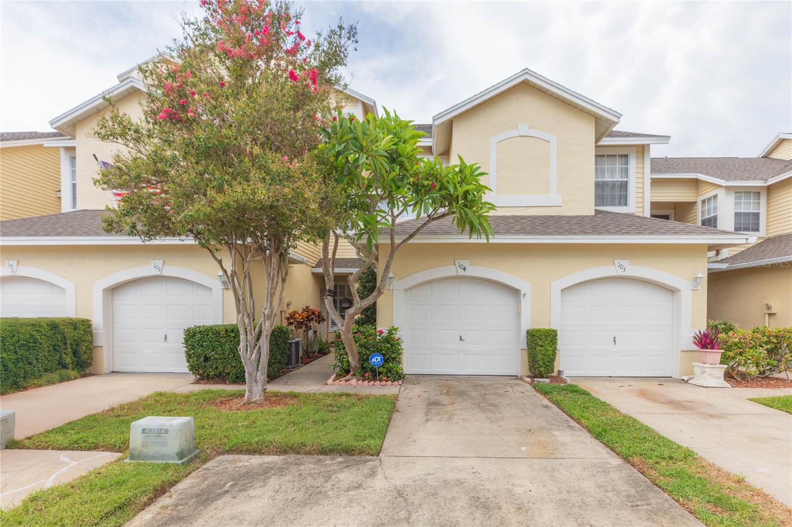 1050 Starkey Rd #104, Largo, FL 33771