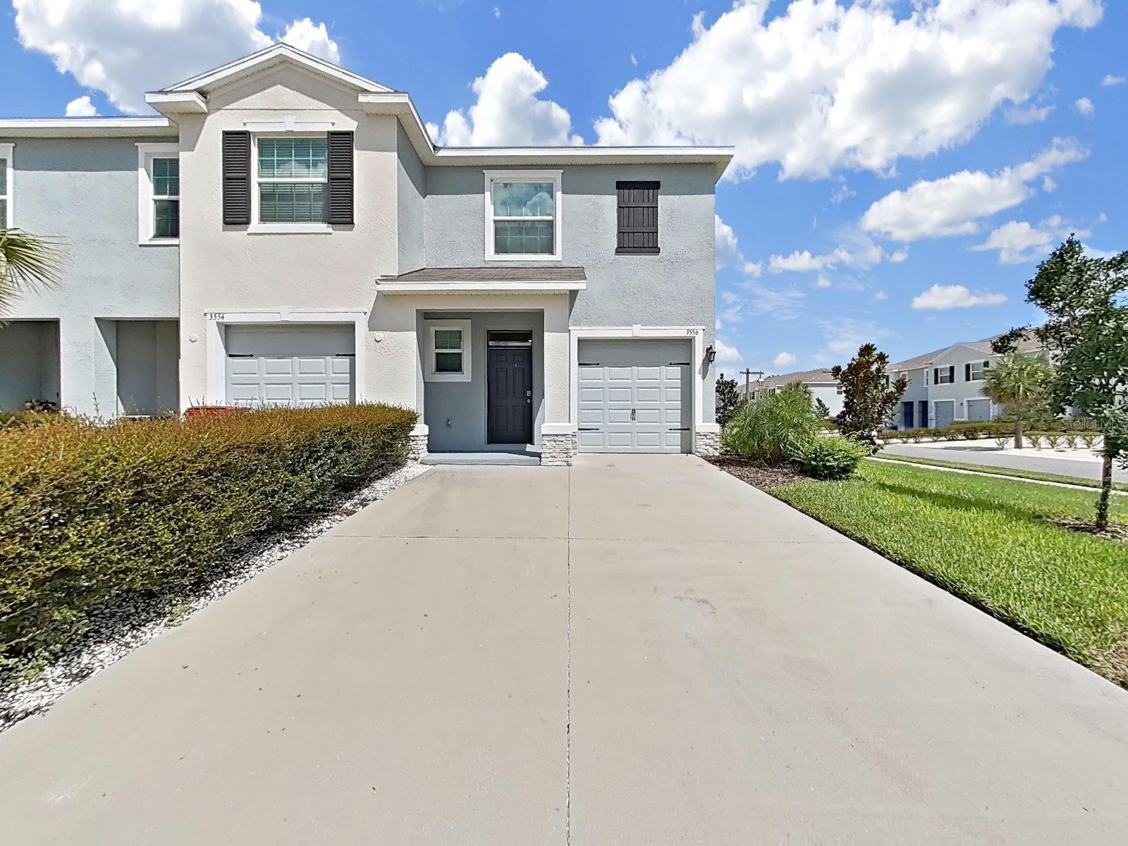 3556 White Dandelion Ct, Plant City, FL 33565