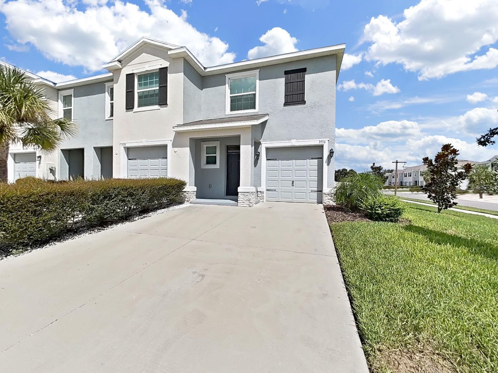 3556 White Dandelion Ct, Plant City, FL 33565