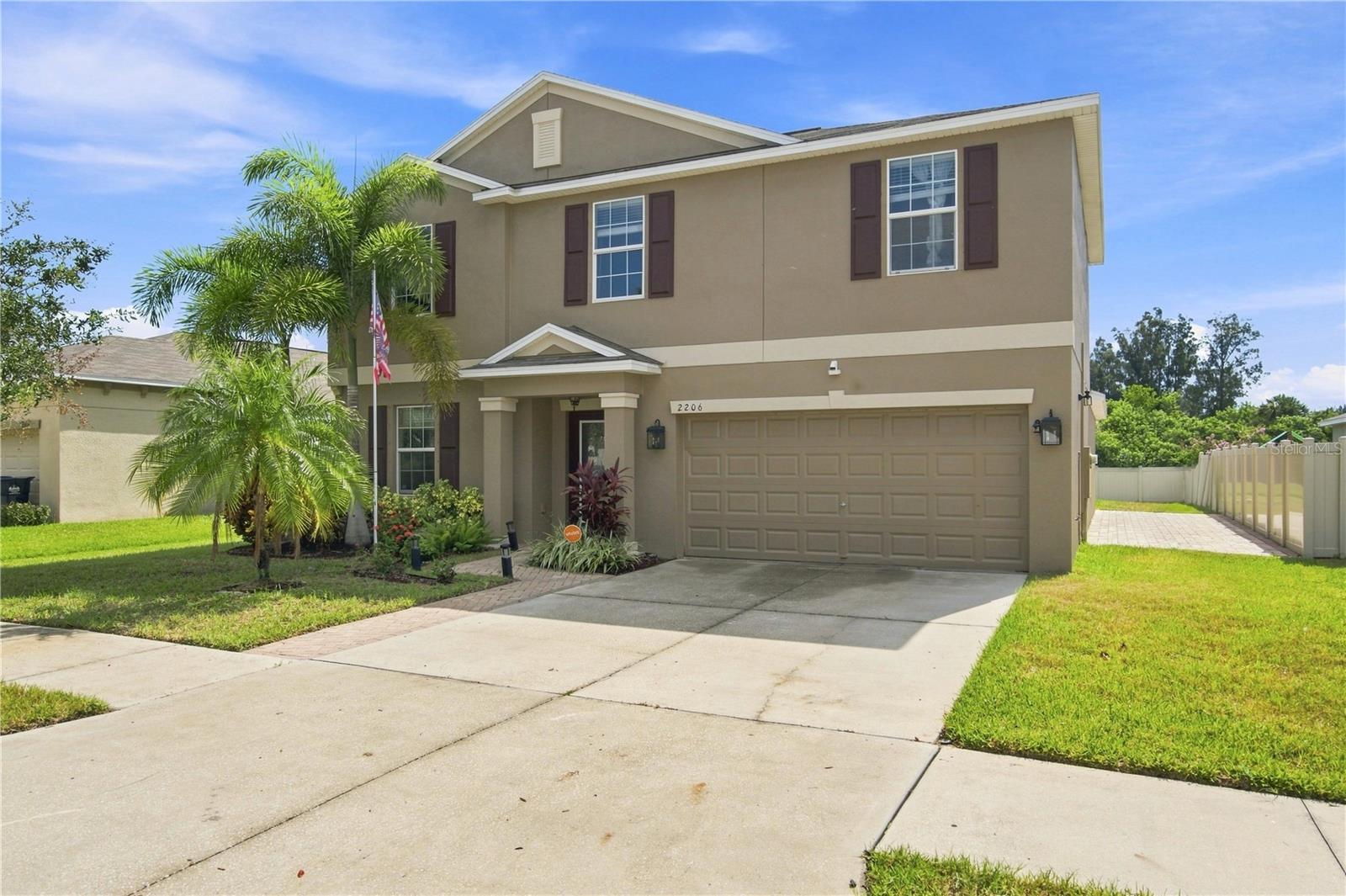 2206 4th St SW, Ruskin, FL 33570