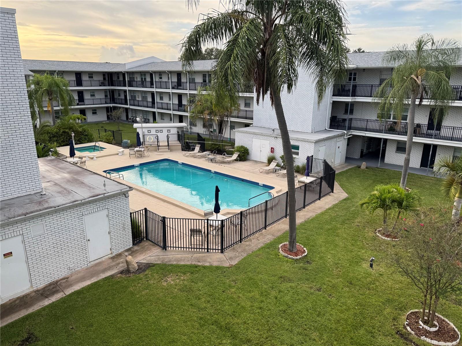 4050 4th St N #305, St Petersburg, FL 33703