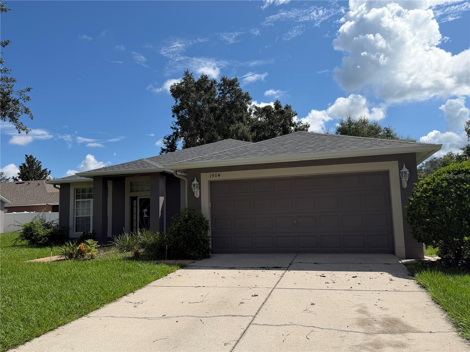 1904 Samantha Ln, Valrico, FL 33594