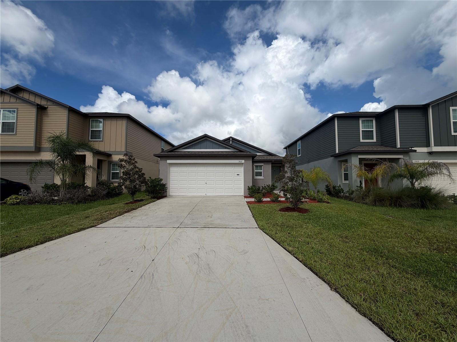 3513 Radiant Mountain Dr, Plant City, FL 33565