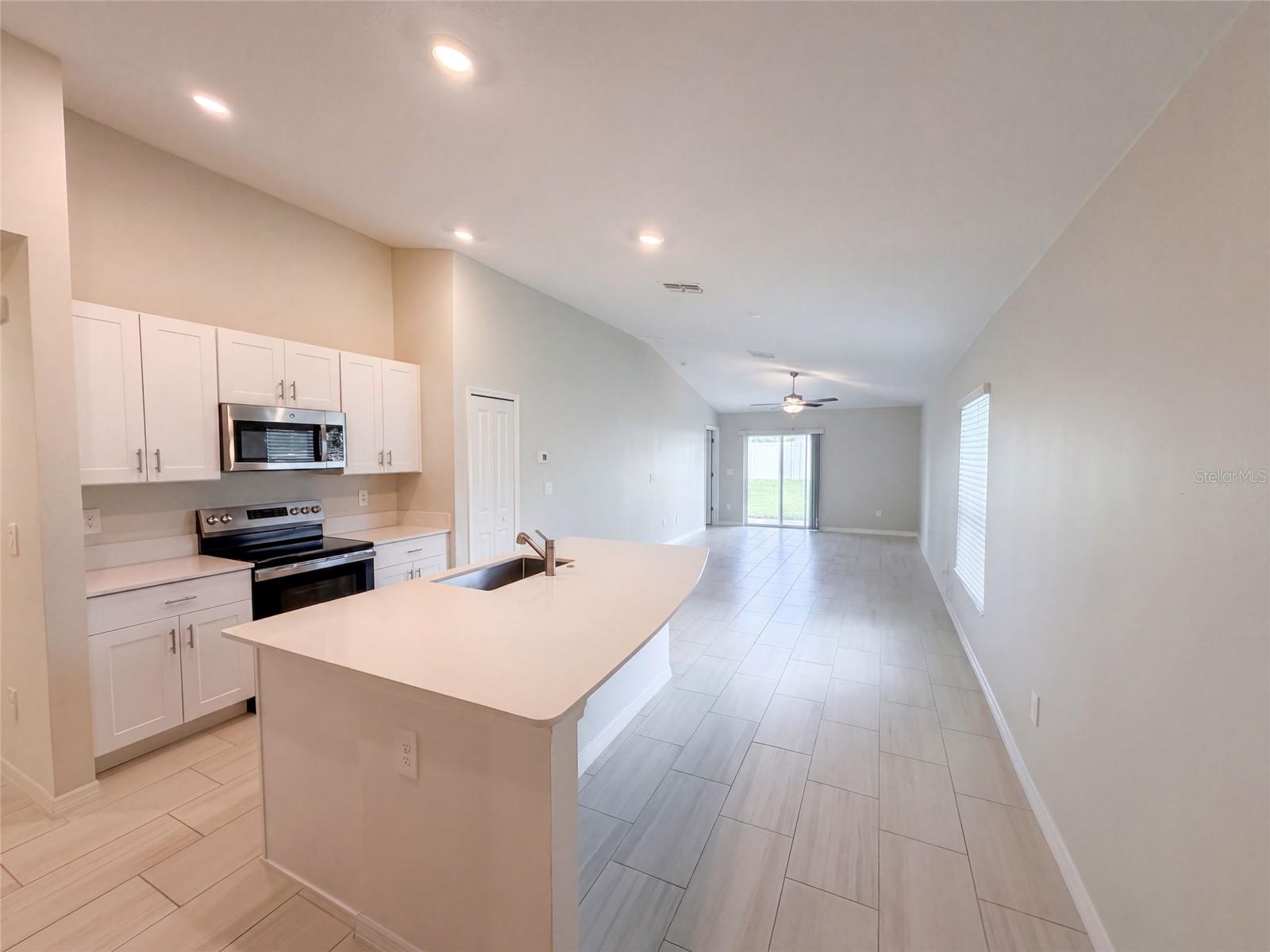 3513 Radiant Mountain Dr, Plant City, FL 33565