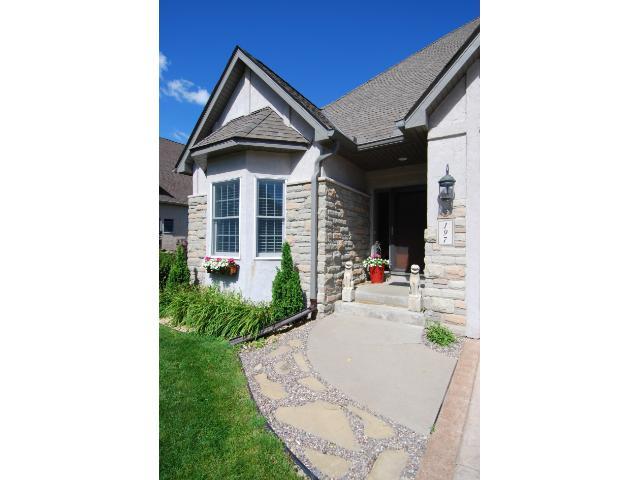 197 Stonebridge Ct, Saint Paul, MN 55118