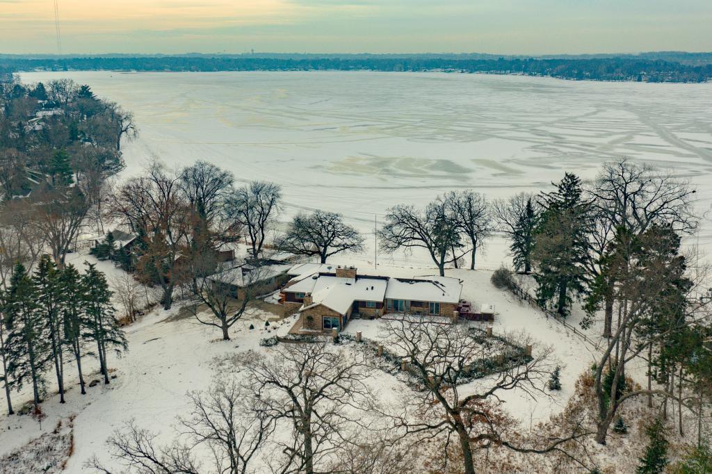 5495 Carlson Rd, Shoreview, MN 55126