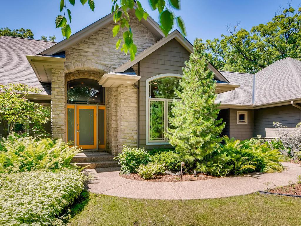 2015 Marywood Ln, West Saint Paul, MN 55118