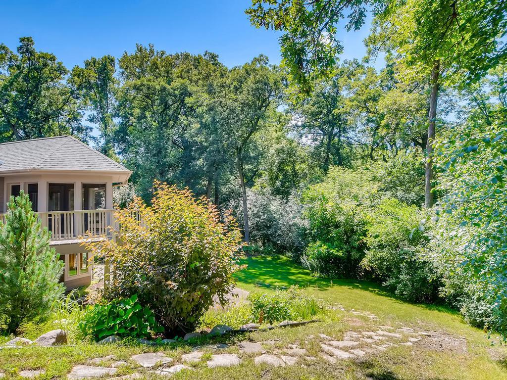 2015 Marywood Ln, West Saint Paul, MN 55118