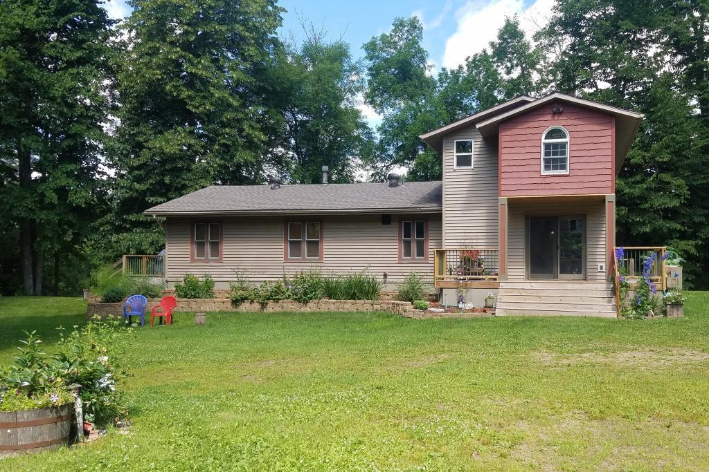 11151 Benson Rd, Floodwood, MN 55736