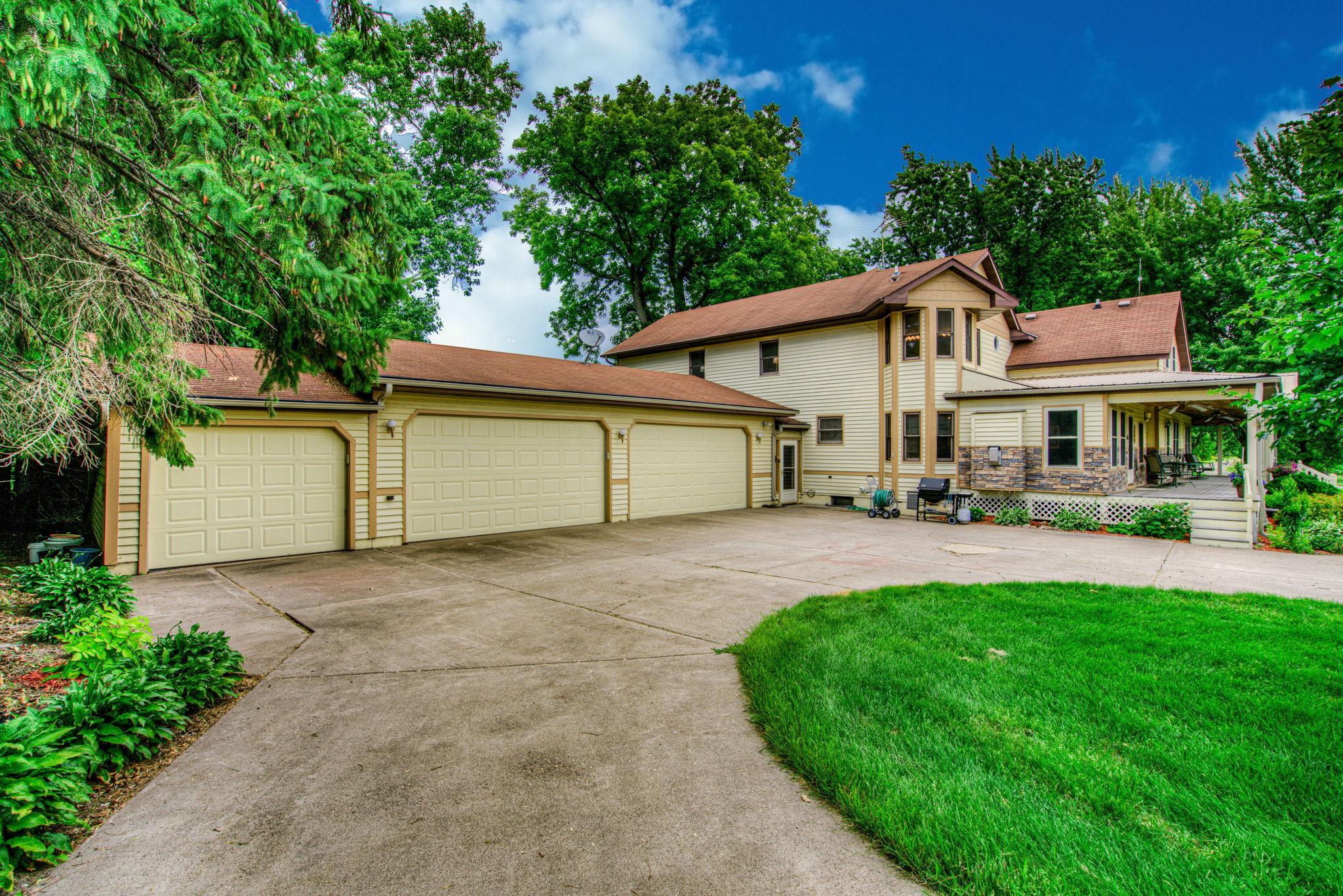 13223 340th St, Center City, MN 55012