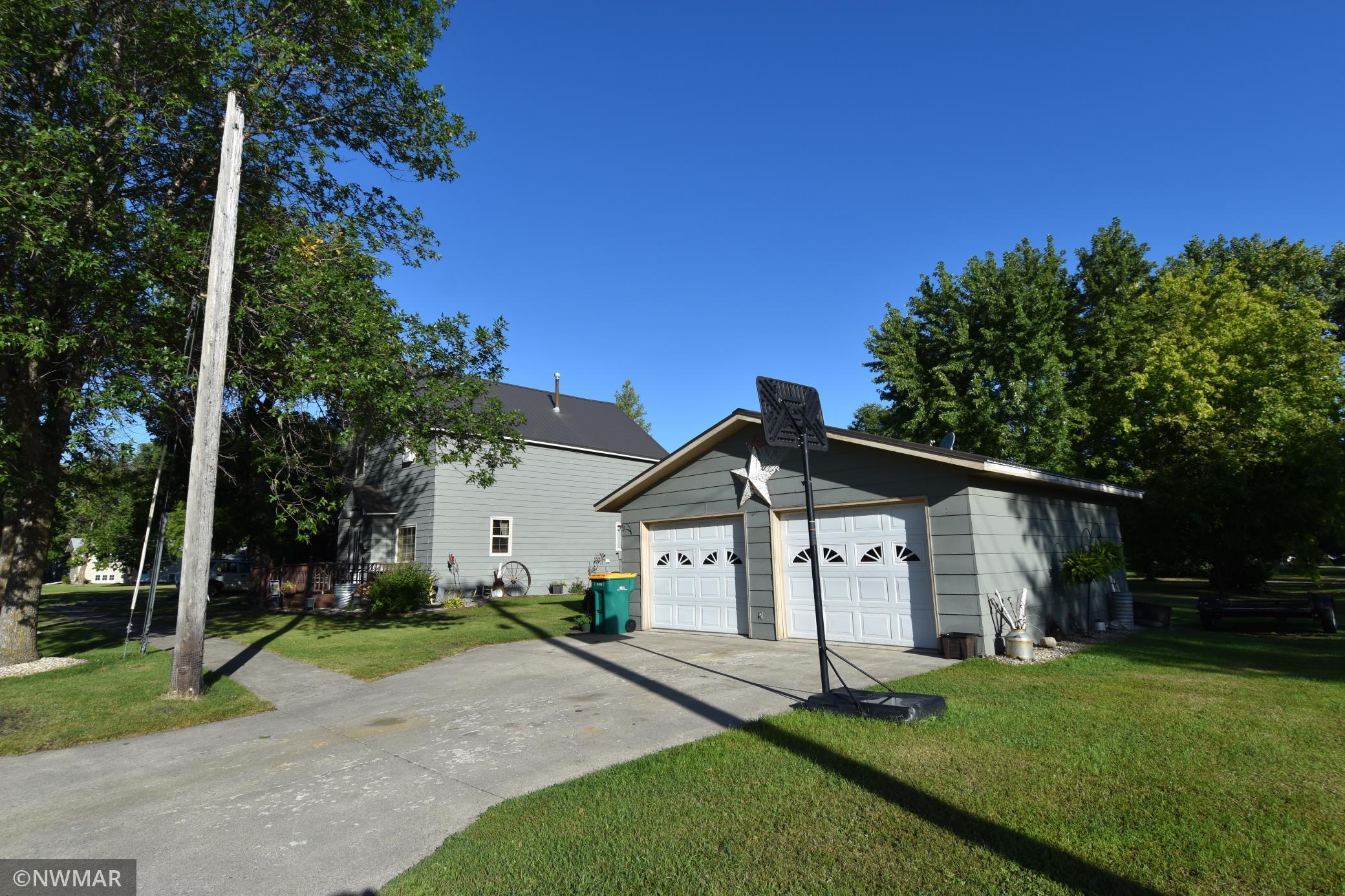 442 7th St, Stephen, MN 56757