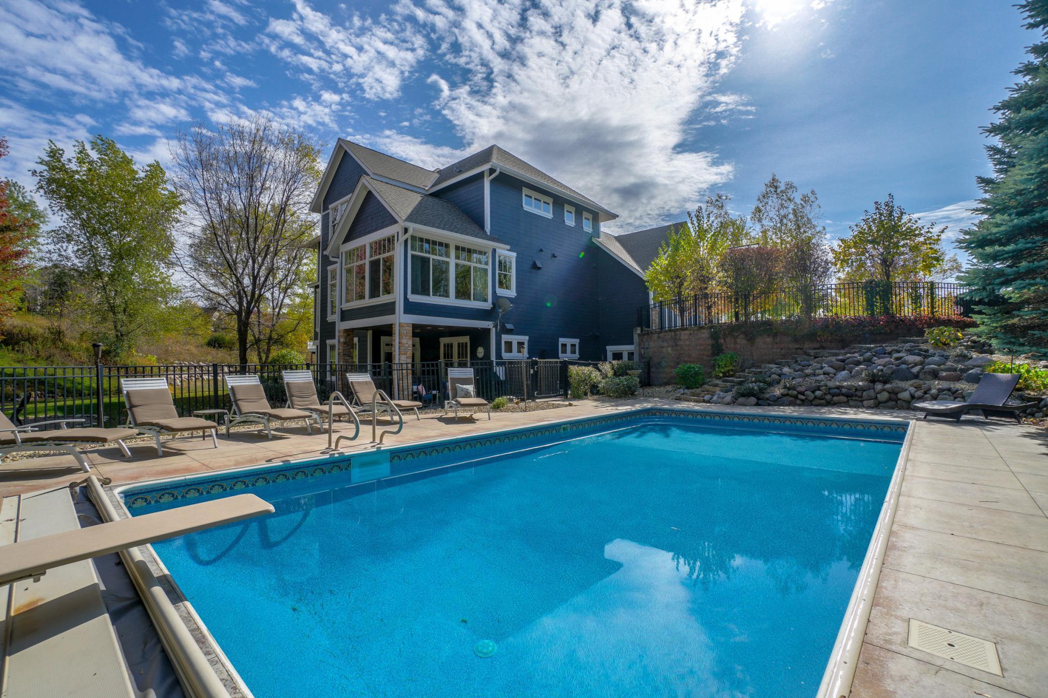 2647 Cottage Grove Pl, Woodbury, MN 55129