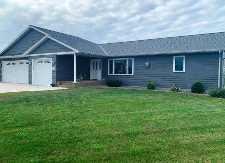101 Sunset Dr, Prinsburg, MN 56281