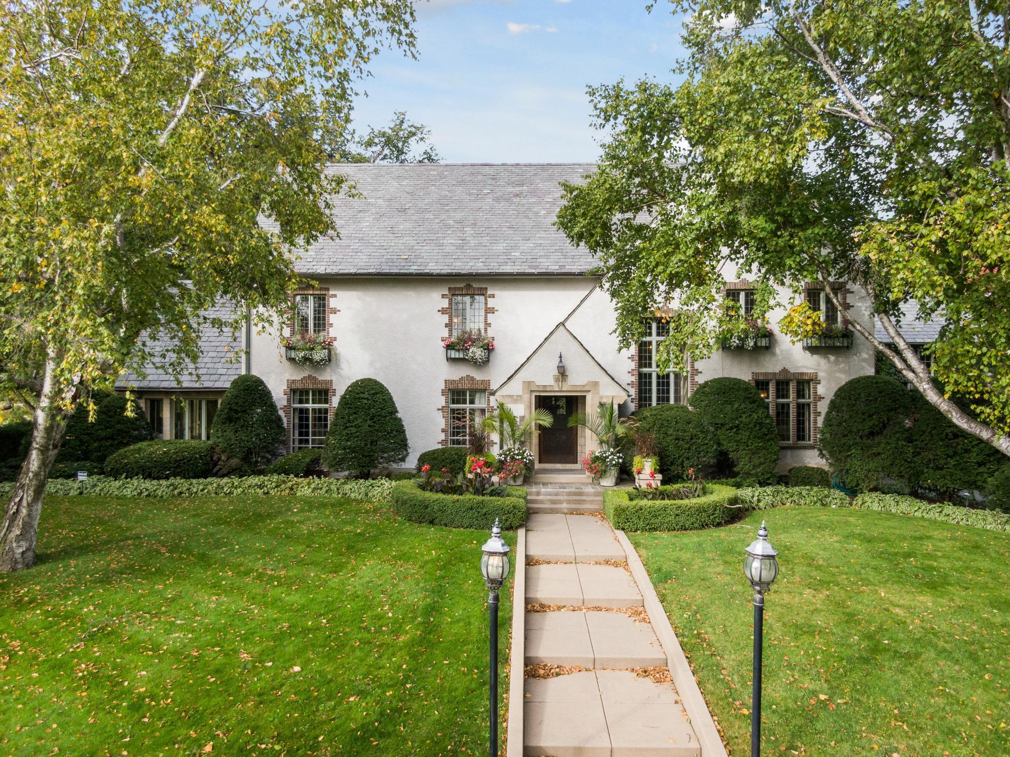 2424 W Lake Of The Isles Pw, Minneapolis, MN 55405