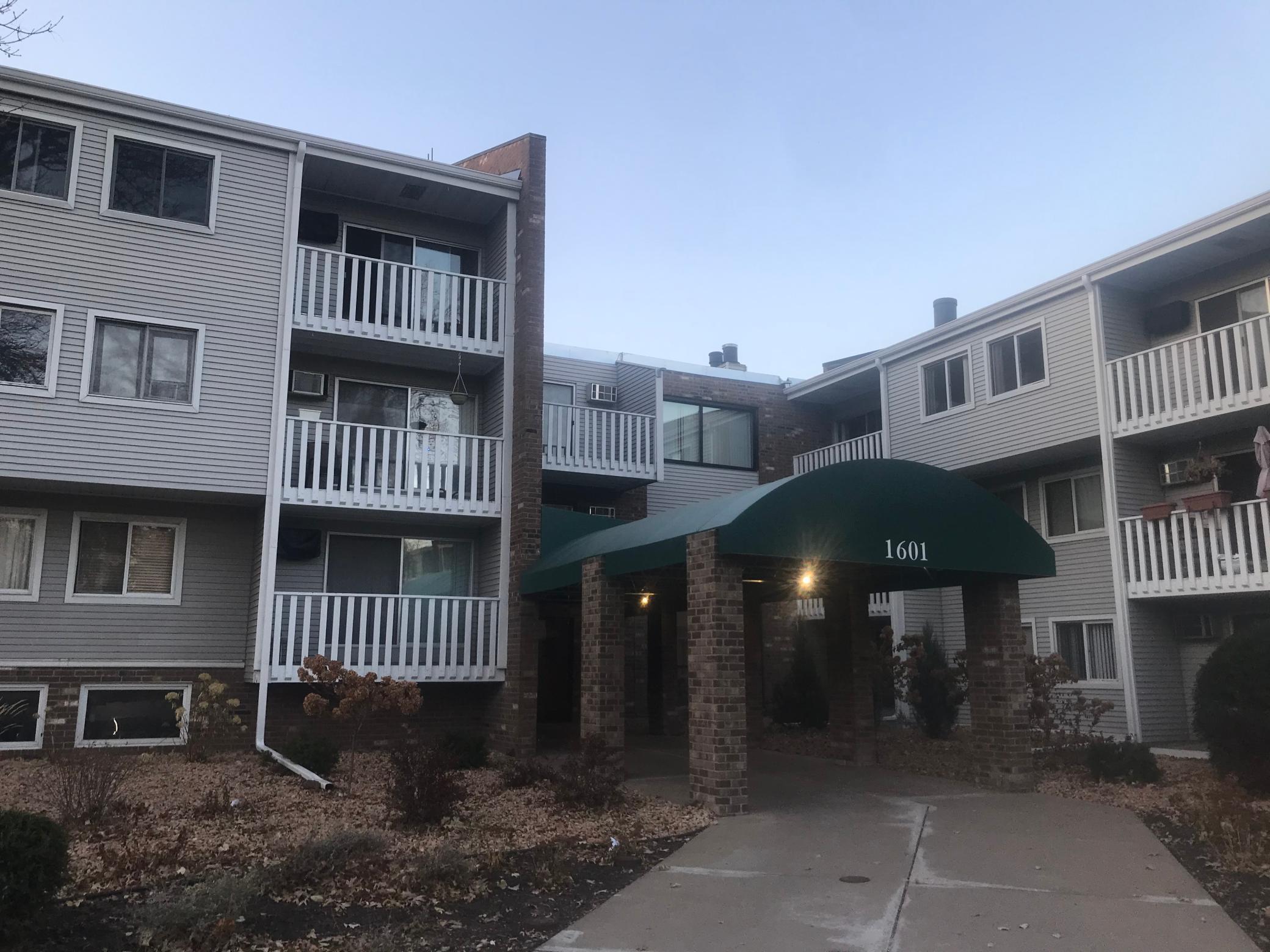 1601 N Innsbruck Dr #230, Fridley, MN 55432
