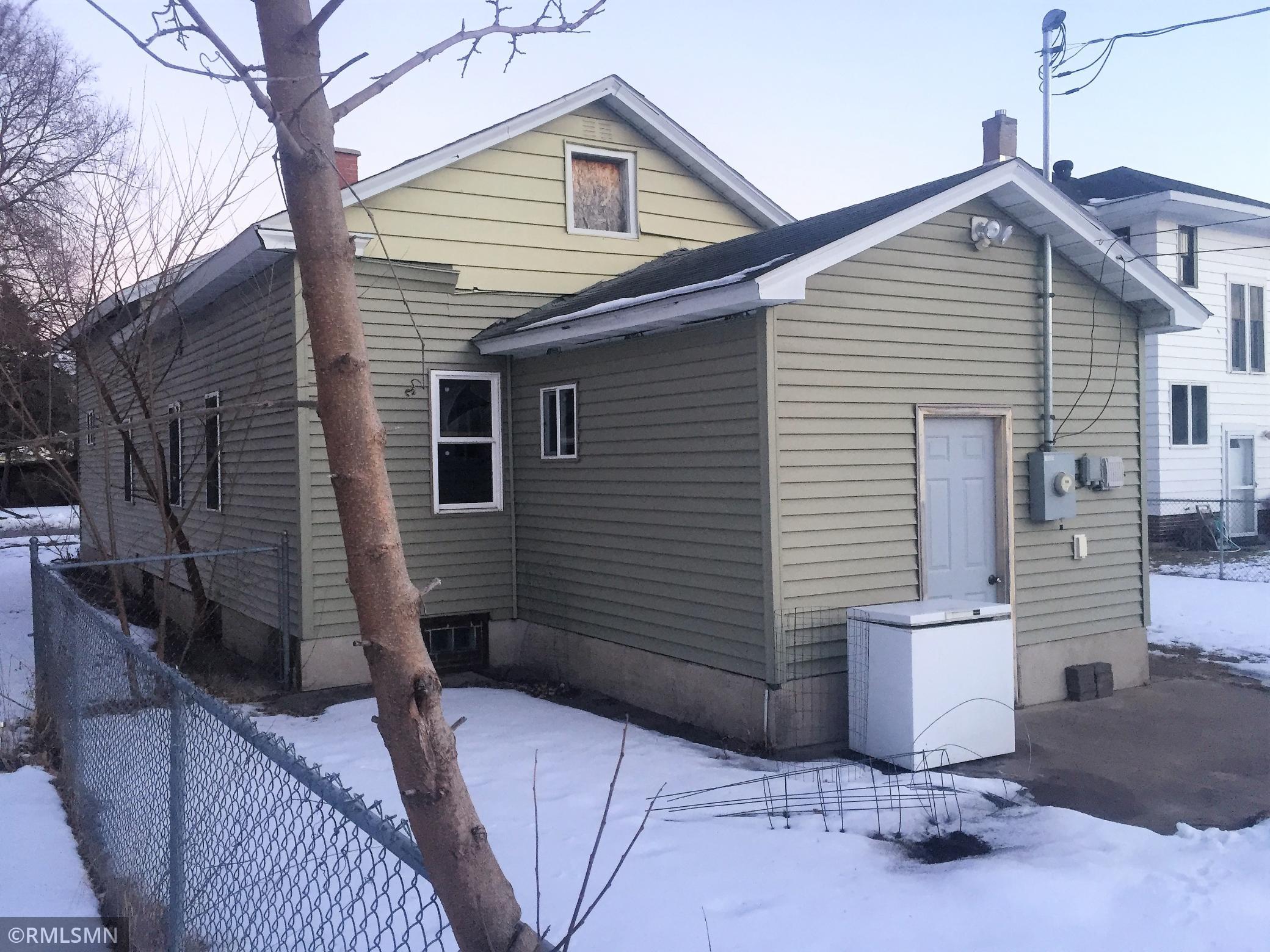 1311 Charles St, La Crosse, WI 54603