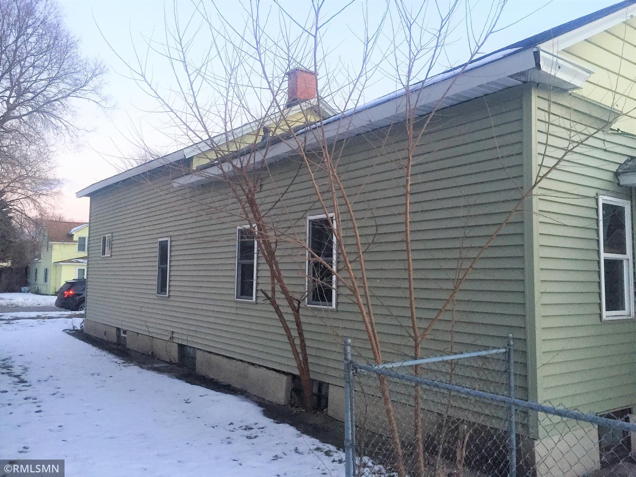 1311 Charles St, La Crosse, WI 54603