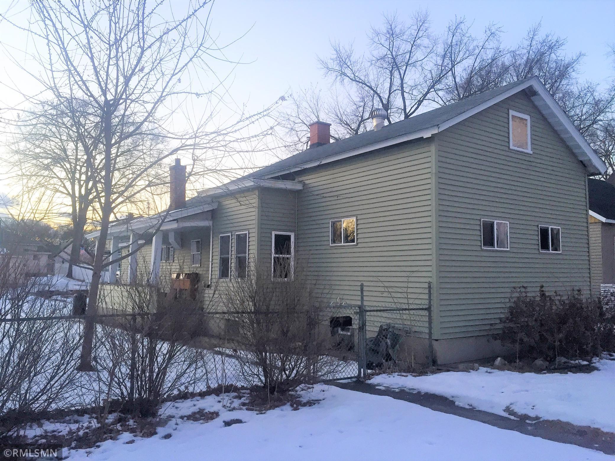 1311 Charles St, La Crosse, WI 54603