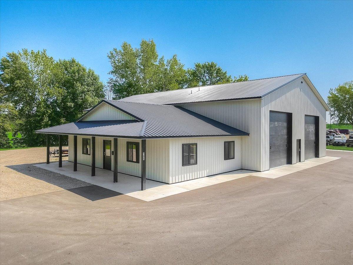 185 7th St NE, Mayer, MN 55360