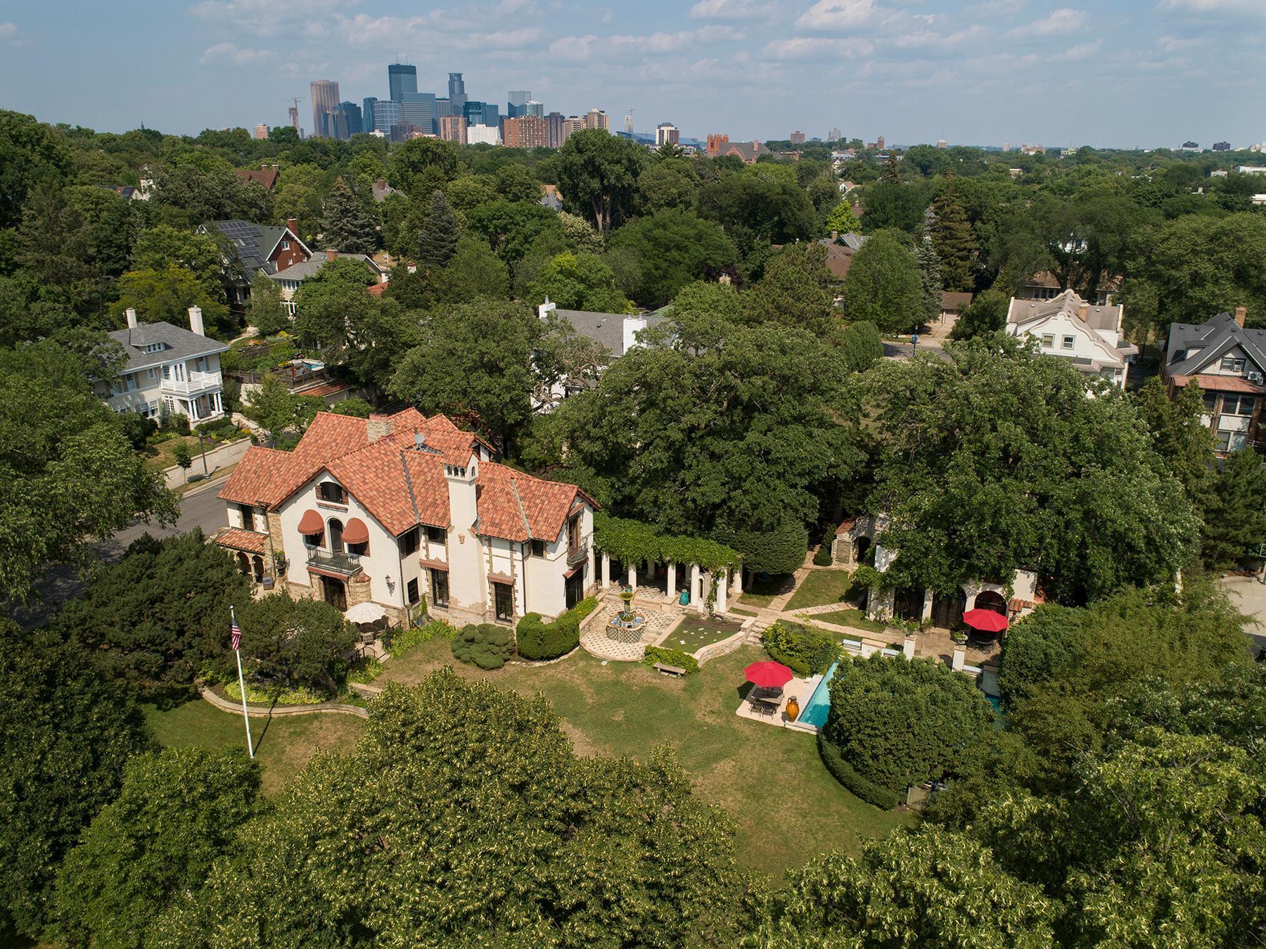 2201 E Lake Of The Isles Pw, Minneapolis, MN 55405
