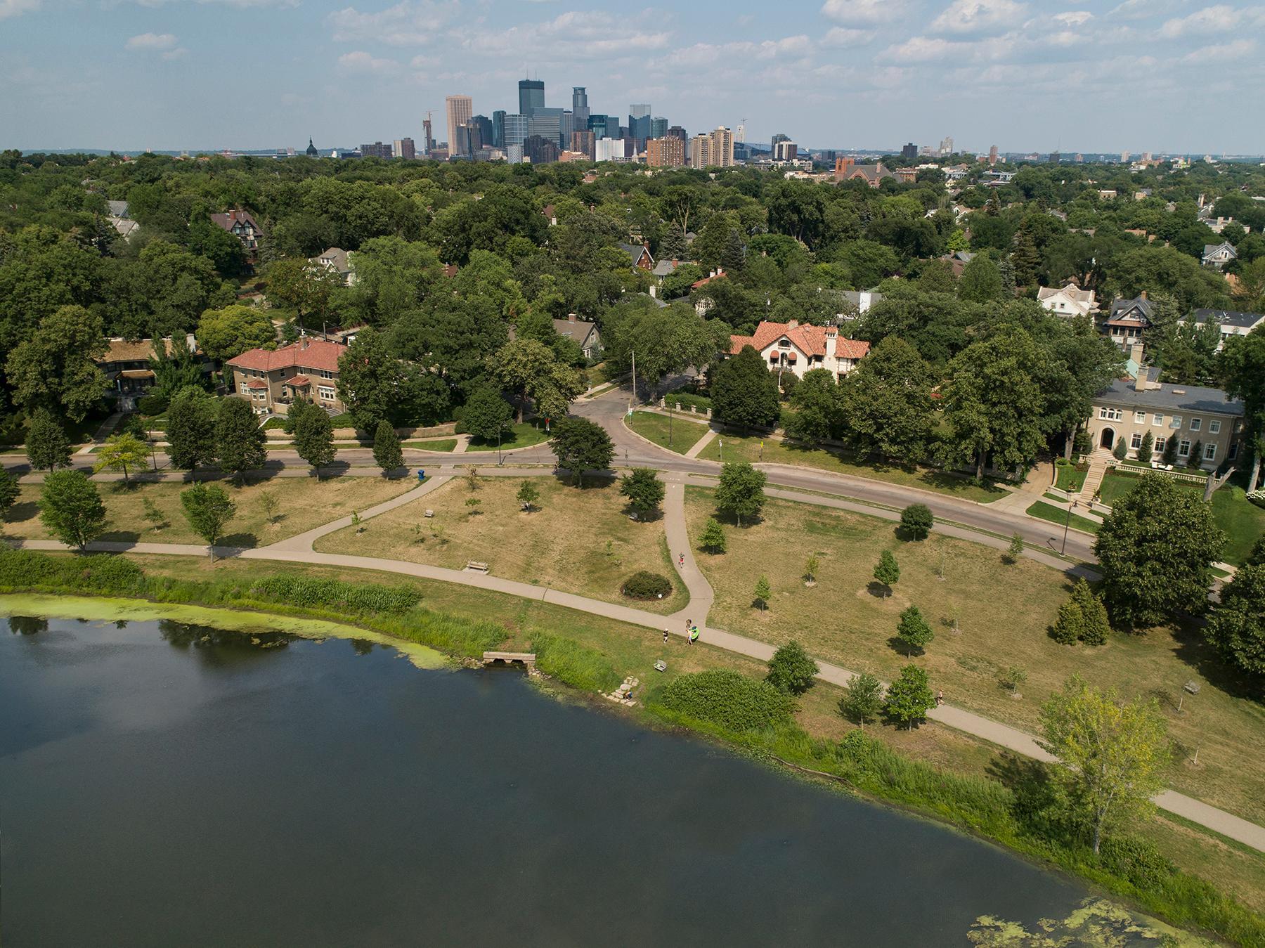2201 E Lake Of The Isles Pw, Minneapolis, MN 55405