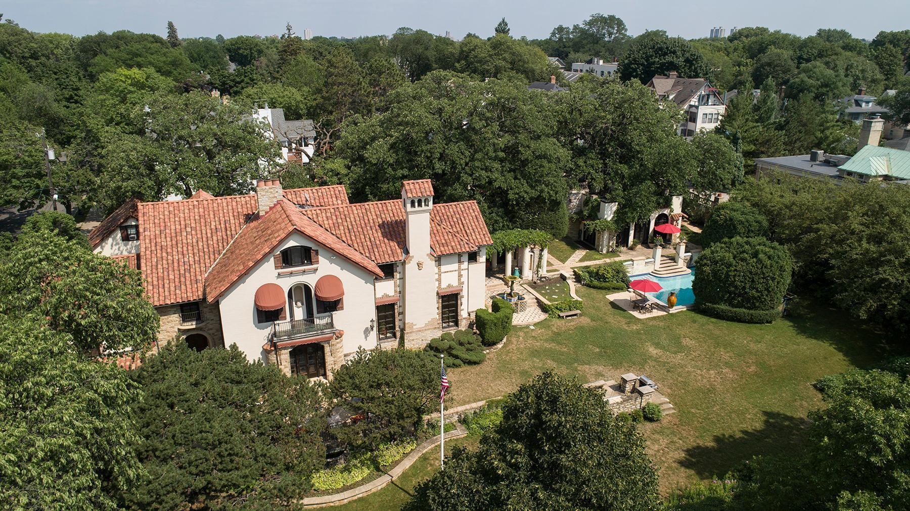 2201 E Lake Of The Isles Pw, Minneapolis, MN 55405