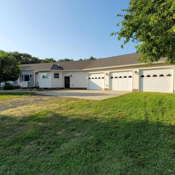 69824 460th St, Fairfax, MN 55332